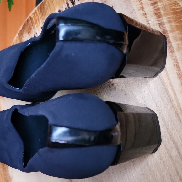 8.5B Black Stretch Nylon Backseam Stuart Weitzman Square-Toe Block Heel Pumps - Picture 3 of 10